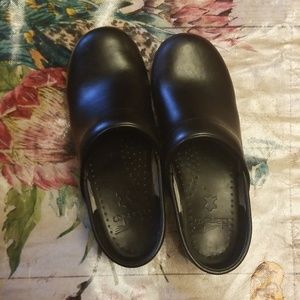 Dansko clogs like new